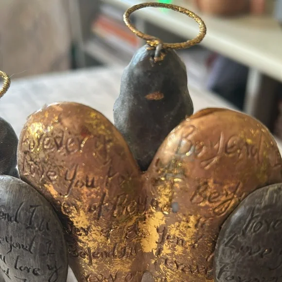 Trio of Angels Figurine with Dangling Love Charm ✨ Gorgeous Piece! 💛 - Picture 11 of 15